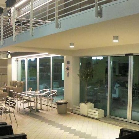 Hotel Half Moon Airport Restaurant Rimini Buitenkant foto