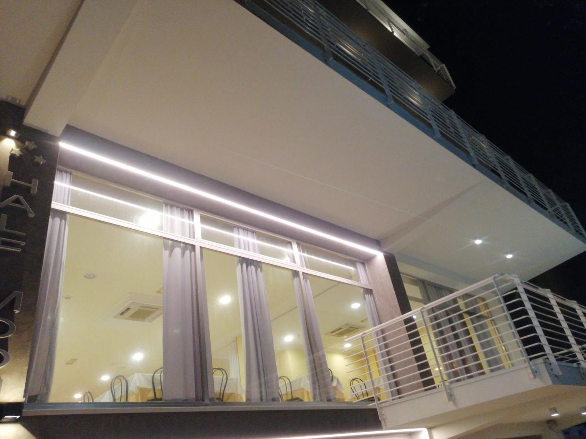 Hotel Half Moon Airport Restaurant Rimini Buitenkant foto