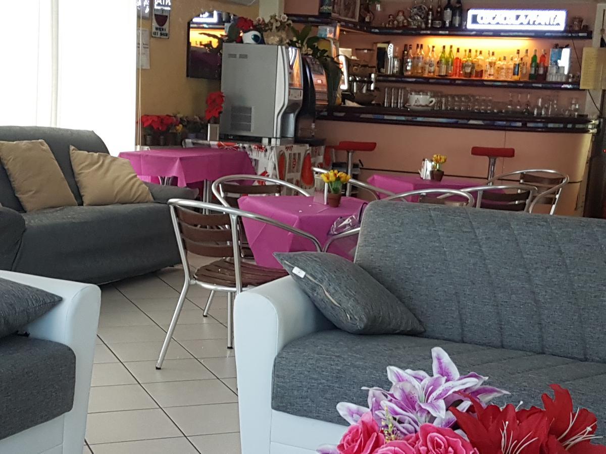Hotel Half Moon Airport Restaurant Rimini Buitenkant foto