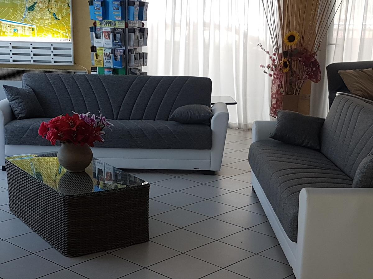 Hotel Half Moon Airport Restaurant Rimini Buitenkant foto